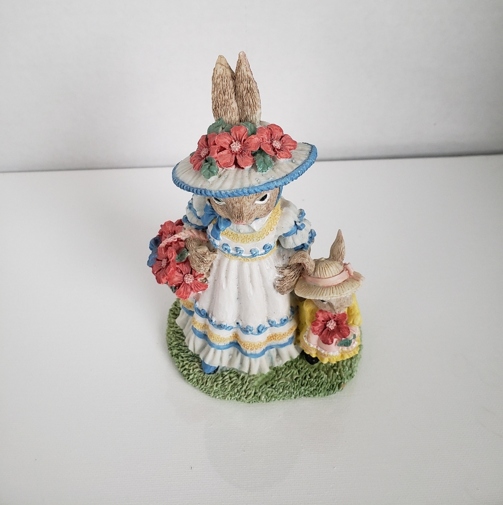Mama Jumper With Helena Bunny Figurine - Picture 6 of 7
